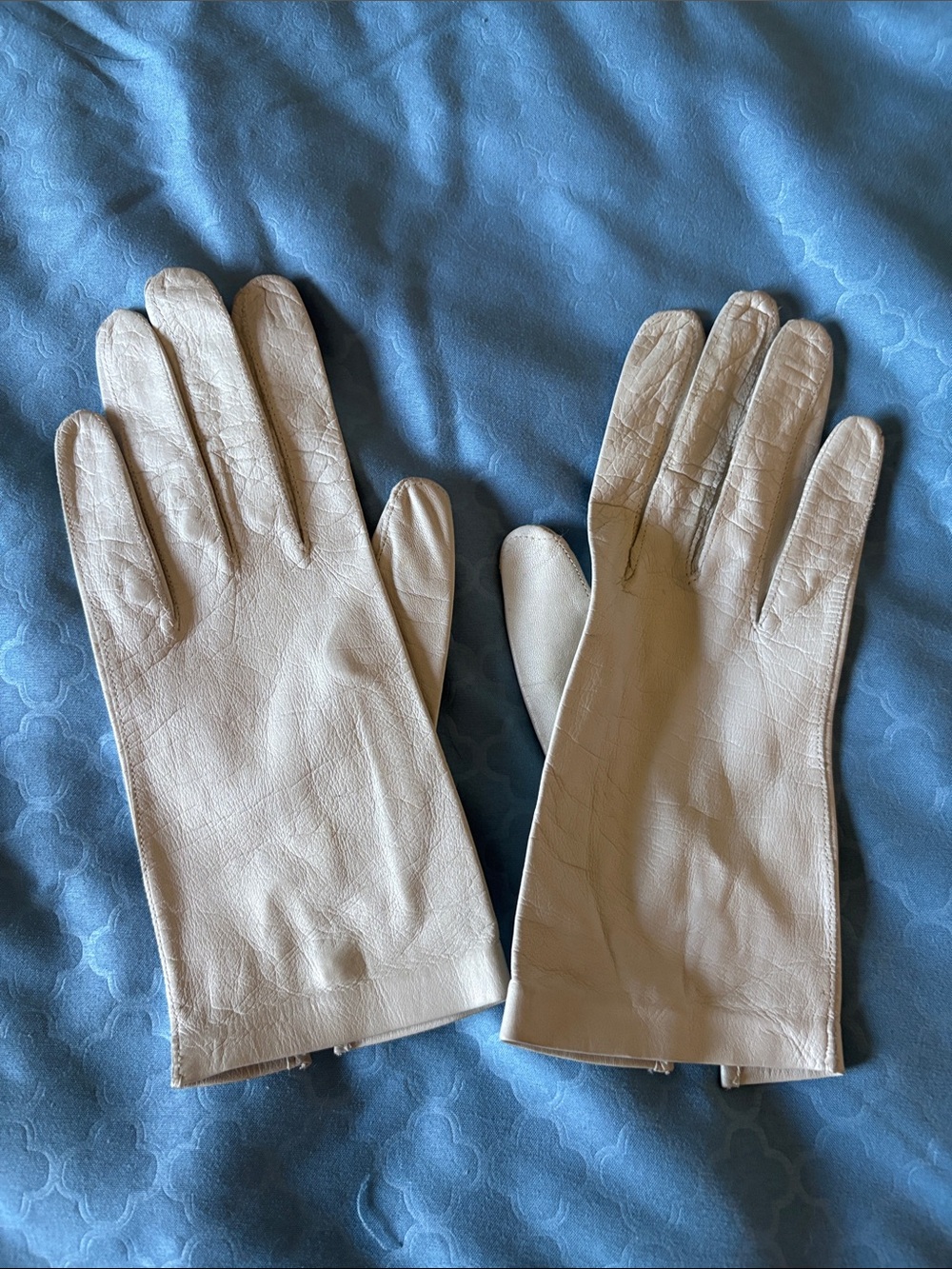 Classic Cream Leather Women’s Gloves